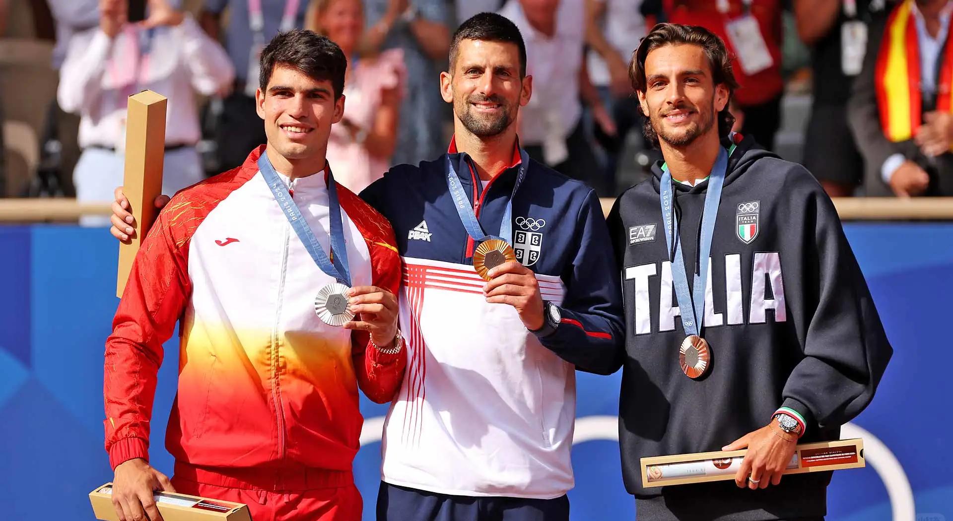 日本网球队鏖战世界网球队，德约科维奇爆发神勇的简单介绍