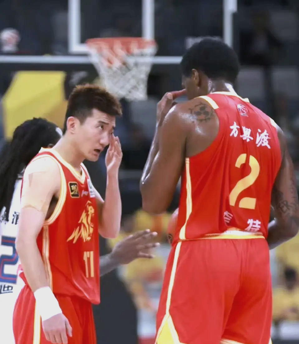 辽宁队完胜新疆队,锡安统治全场 辽宁队完胜新疆队,锡安统治全场