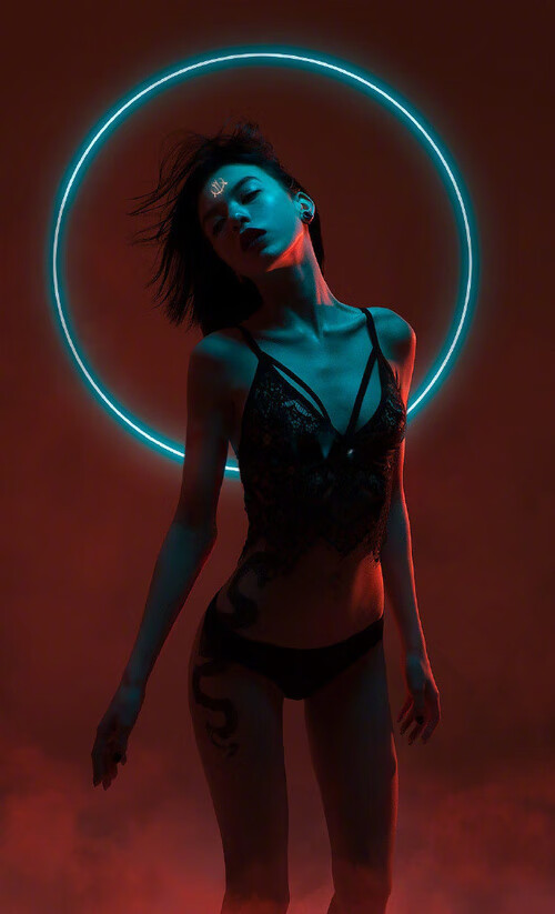 绿鹰振翅与斗牛士之舞,当非洲闪电照亮伊比利亚的古老战场